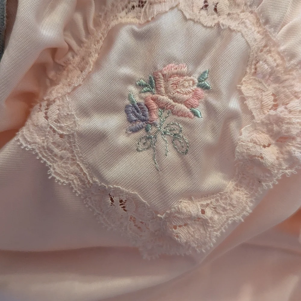 Vintage Lorrane pale pink camisole with lace trim size M - Picture 9 of 9